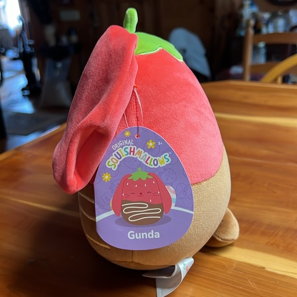 Squishmallow Easter 2025 12 inch Gunda the Chocolate Dipped Strawberry Bunny NEW - Picture 3 of 7